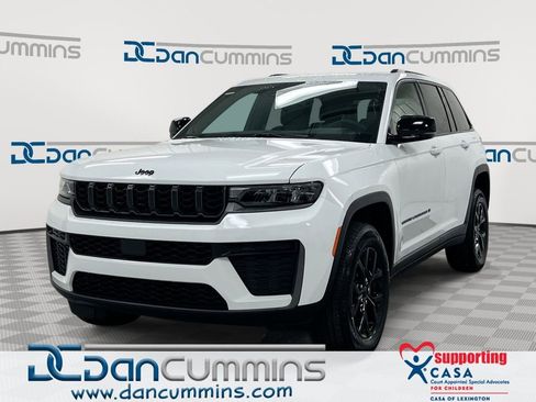 New 2026 Jeep Grand Cherokee Altitude AWD/4WD image 1