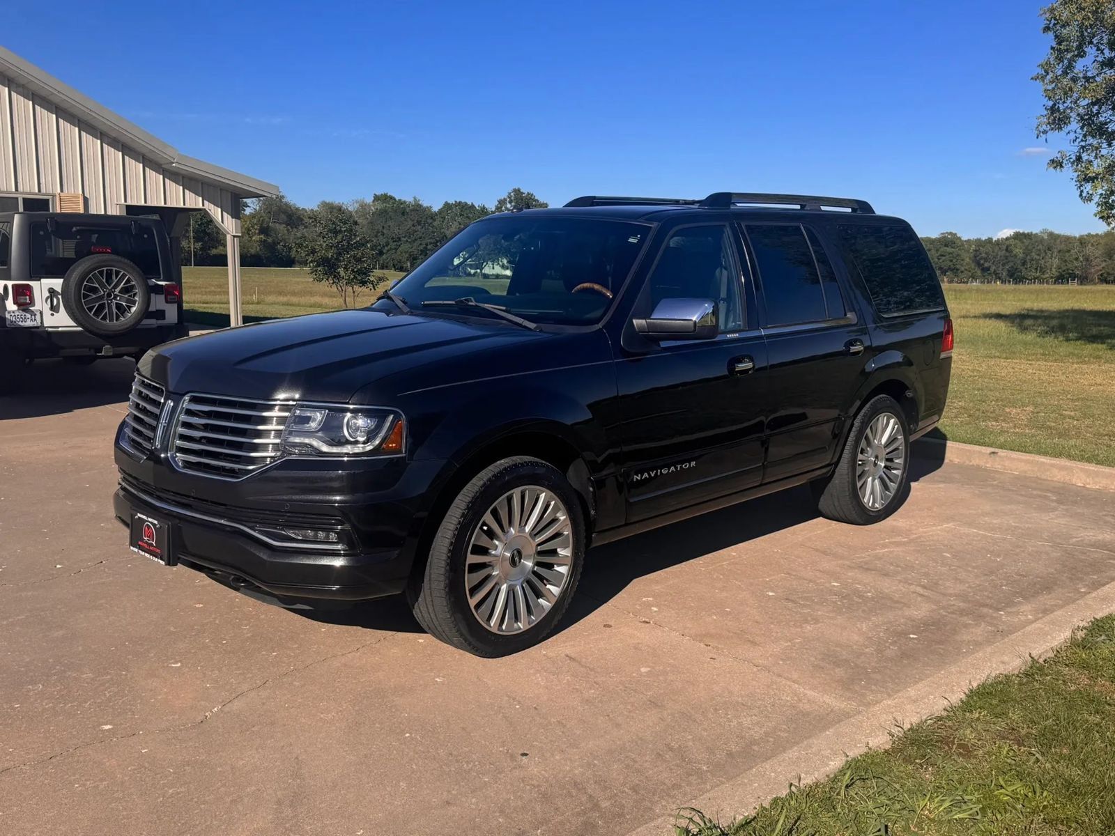 Used 2015 Lincoln Navigator 4WD image 2