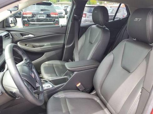 Certified 2024 Buick Encore GX Sport Touring w/ Comfort Package FWD image 5