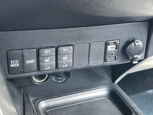 Used 2013 Toyota RAV4 Limited AWD/4WD image 24