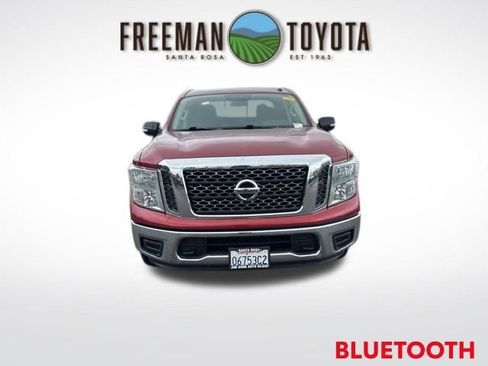 Used 2017 Nissan Titan SV image 3