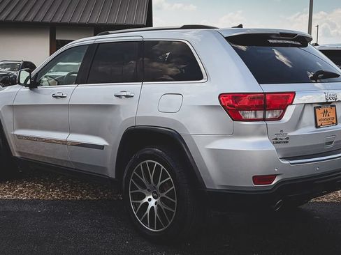 Used 2011 Jeep Grand Cherokee Limited w/ Luxury Group II AWD/4WD image 7