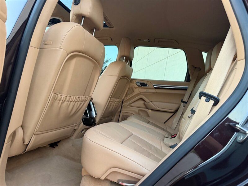 Used 2014 Porsche Cayenne Diesel AWD/4WD image 16