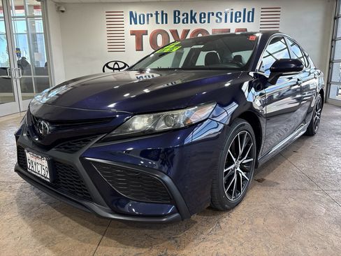 Used 2022 Toyota Camry SE w/ Convenience Package FWD image 6