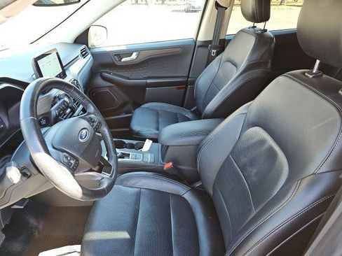 Used 2020 Ford Escape Titanium image 19