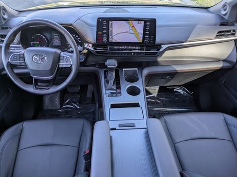 Certified 2021 Toyota Sienna XSE w/ XSE Plus Package image 17