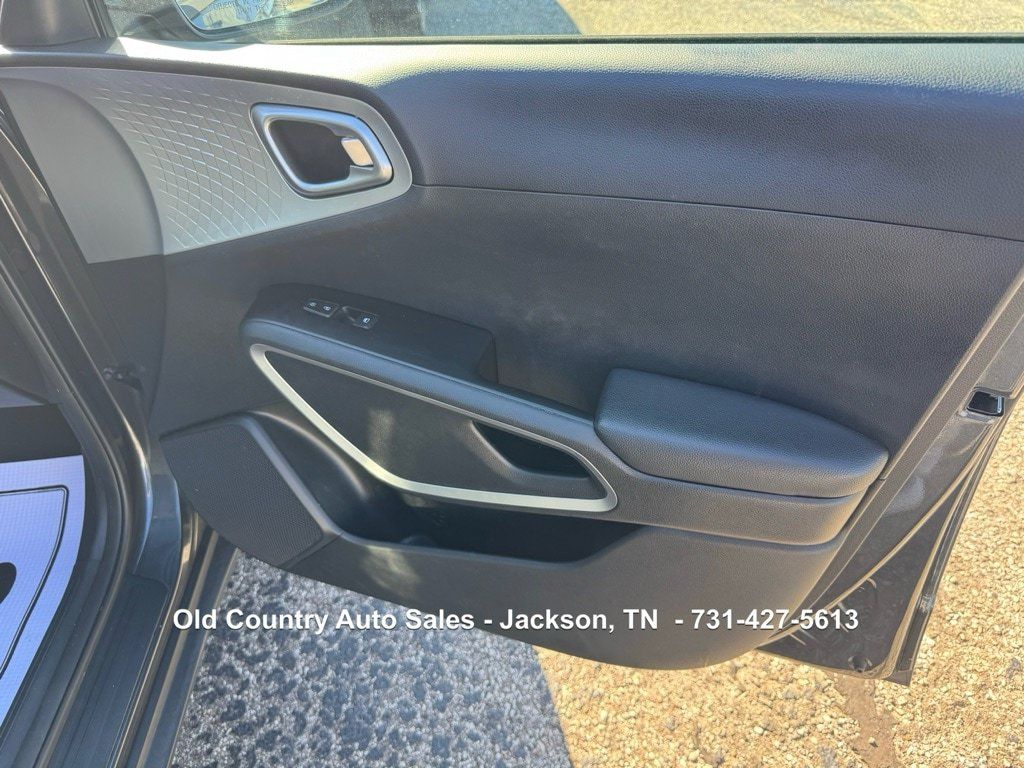 Used 2021 Kia Soul LX FWD image 13