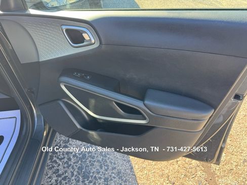 Used 2021 Kia Soul LX image 13