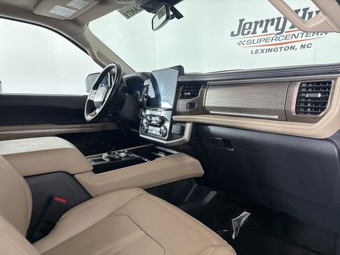 Used 2024 Ford Expedition Limited image 33