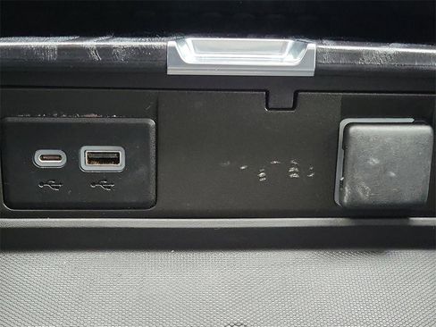 Used 2022 GMC Yukon Denali w/ Denali Premium Package image 31