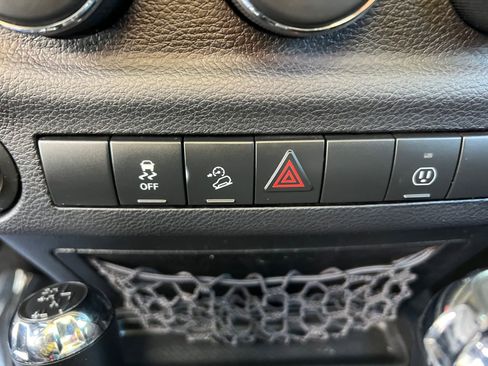 Used 2013 Jeep Wrangler Unlimited Sahara w/ Dual Top Group AWD/4WD image 24