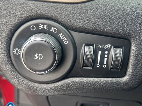 Used 2015 Jeep Cherokee Latitude FWD image 26