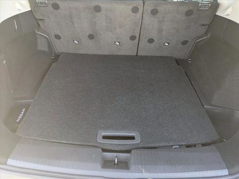 Used 2023 Nissan Rogue S image 6