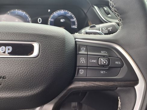 Used 2025 Jeep Grand Cherokee L Limited RWD image 15