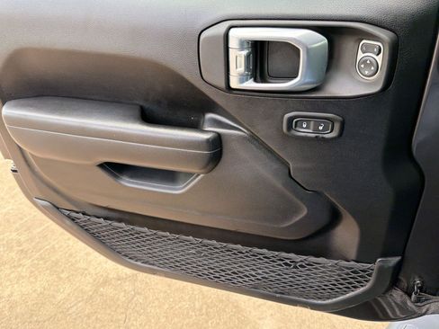 Used 2021 Jeep Wrangler Unlimited Sport AWD/4WD image 13