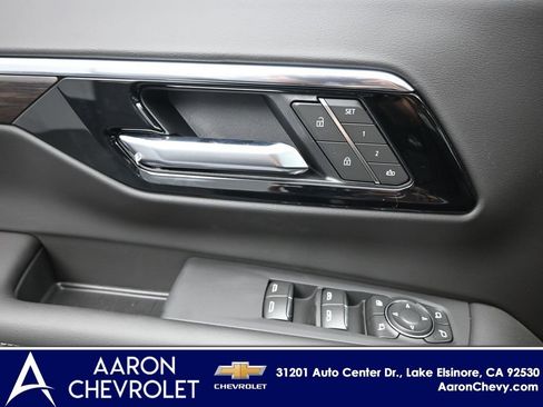 New 2025 Chevrolet Suburban Premier image 12