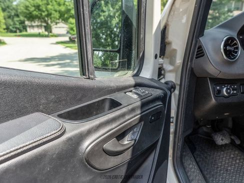 Used 2023 Mercedes-Benz Sprinter 2500 image 68