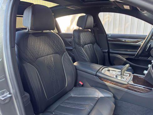 Used 2022 BMW 740i w/ M Sport Package RWD image 39