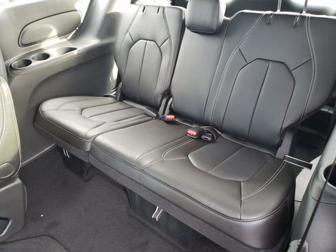 New 2026 Chrysler Pacifica Select FWD image 13