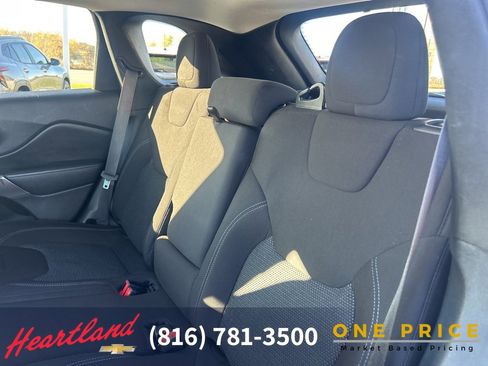 Used 2020 Jeep Cherokee Latitude image 38