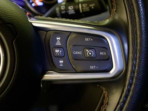 Used 2022 Jeep Wrangler Unlimited Sahara AWD/4WD image 27