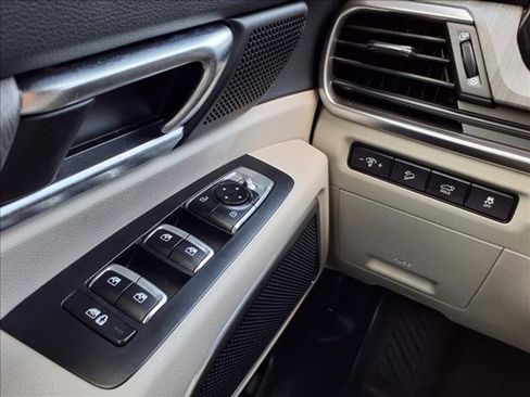 Used 2024 Kia Telluride EX w/ EX Captain's Chair Package image 23