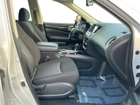 Used 2020 Nissan Pathfinder SV image 17