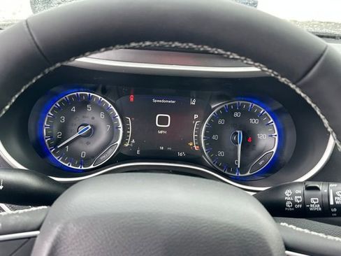 New 2026 Chrysler Pacifica Select image 20