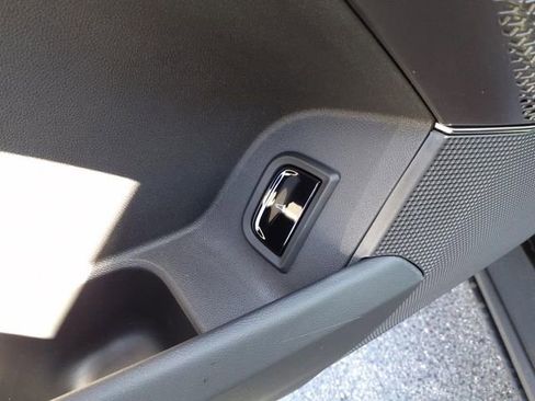 New 2025 Cadillac Lyriq Luxury image 28