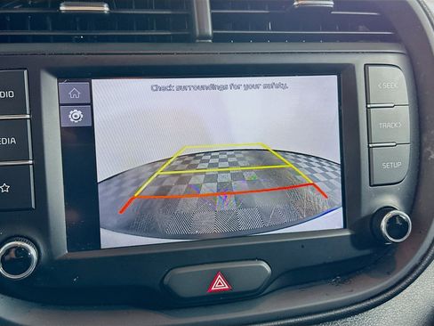 Used 2025 Kia Soul LX w/ LX Technology Package FWD image 22