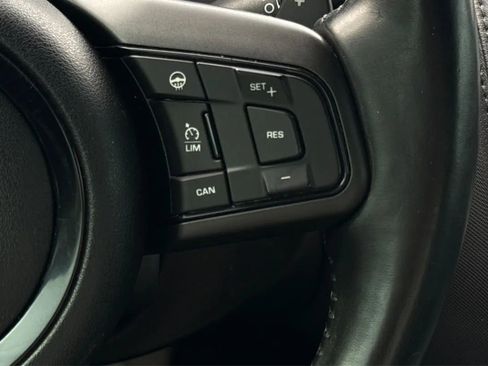 Used 2017 Jaguar F-TYPE Coupe RWD image 22