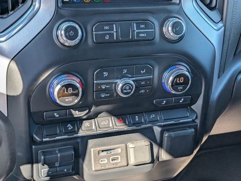 Used 2021 GMC Sierra 1500 SLT w/ X31 Off-Road Package image 28