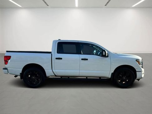 Used 2023 Nissan Titan SV w/ SV Convenience Package image 5