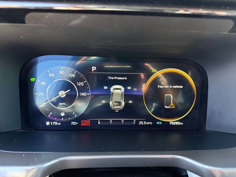 Used 2022 Kia Sorento SX Prestige w/ Panoramic Sunroof Package AWD/4WD image 11
