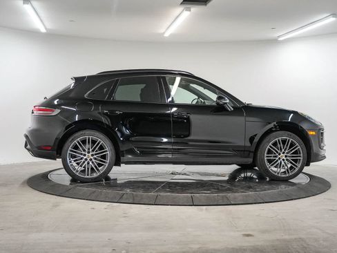 Certified 2026 Porsche Macan AWD/4WD image 6