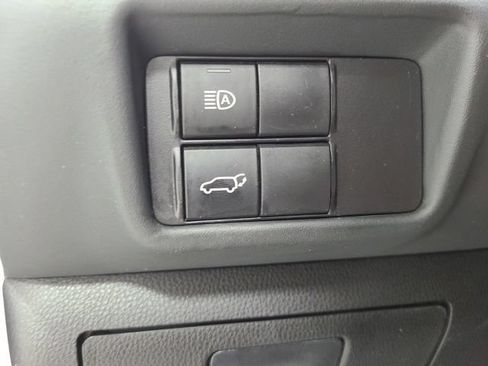 Used 2022 Toyota Highlander XLE AWD/4WD image 39