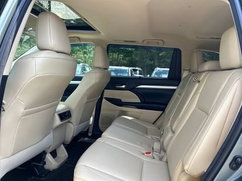 Used 2015 Toyota Highlander XLE AWD/4WD image 23