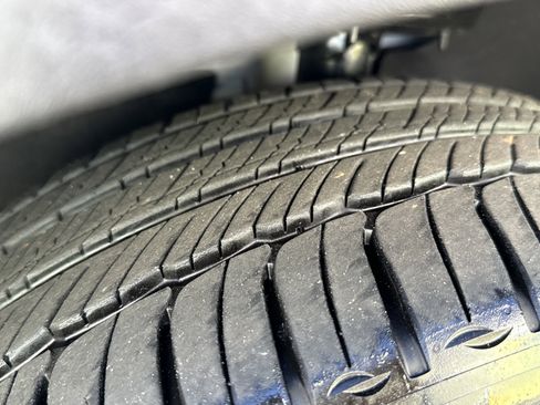 Used 2025 Volvo XC40 B5 Core image 12