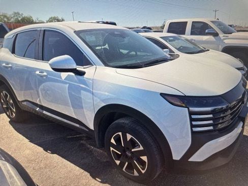 Certified 2025 Nissan Kicks SV AWD/4WD image 9