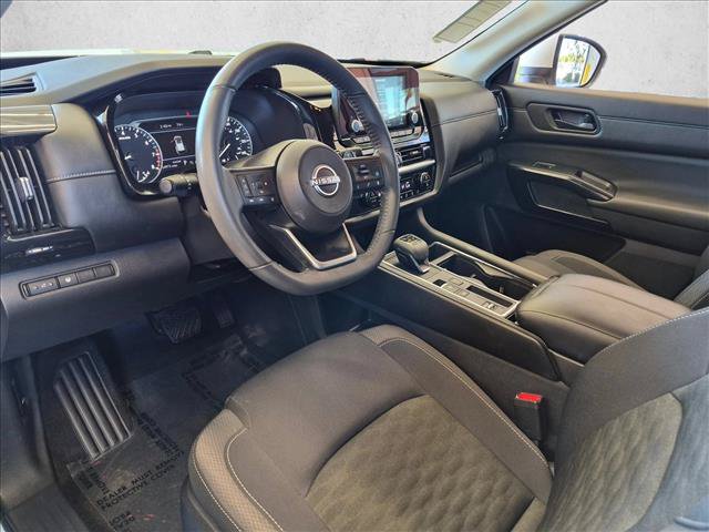 Used 2024 Nissan Pathfinder SV FWD image 12