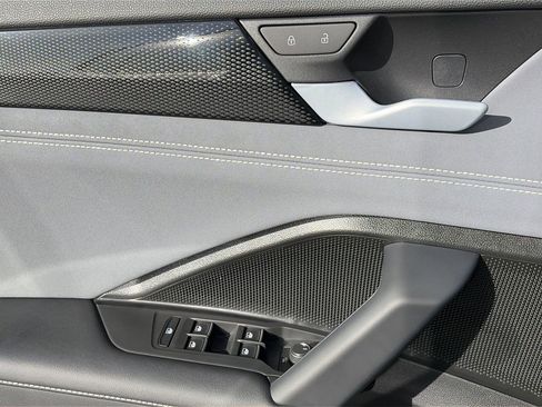New 2026 Volkswagen Tiguan SE R-Line FWD image 17