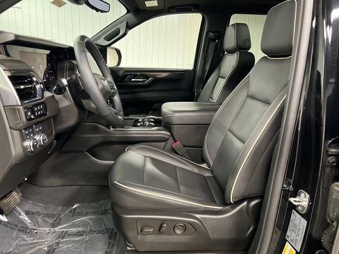 Certified 2025 GMC Yukon Elevation w/ Technology Package AWD/4WD image 13