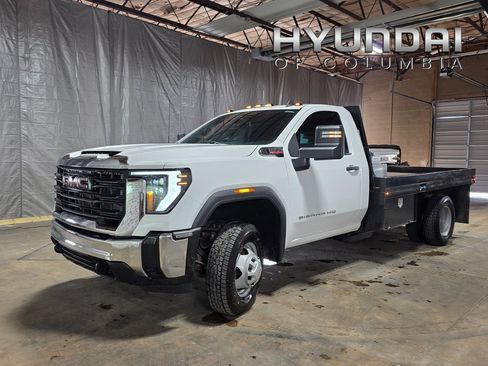 Used 2024 GMC Sierra 3500 Pro w/ Convenience Package image 8
