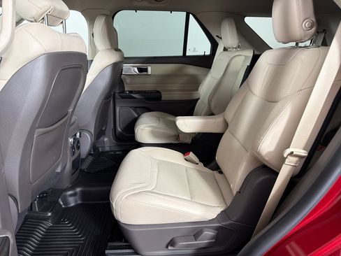 Used 2020 Ford Explorer Platinum w/ Premium Technology Package AWD/4WD image 20