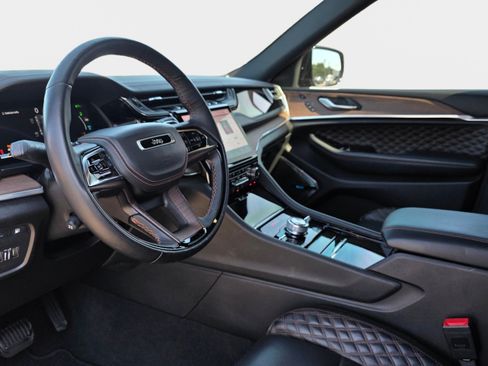 Used 2022 Jeep Grand Cherokee Summit w/ Advanced Protech Group IV AWD/4WD image 34