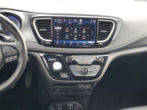 Certified 2021 Chrysler Pacifica Touring-L w/ Uconnect Theater Family Group image 15