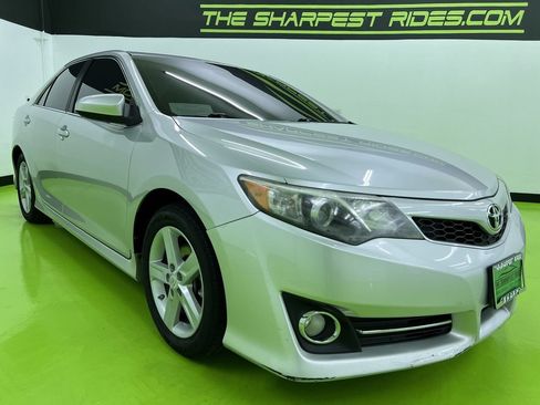 Used 2012 Toyota Camry SE FWD image 2