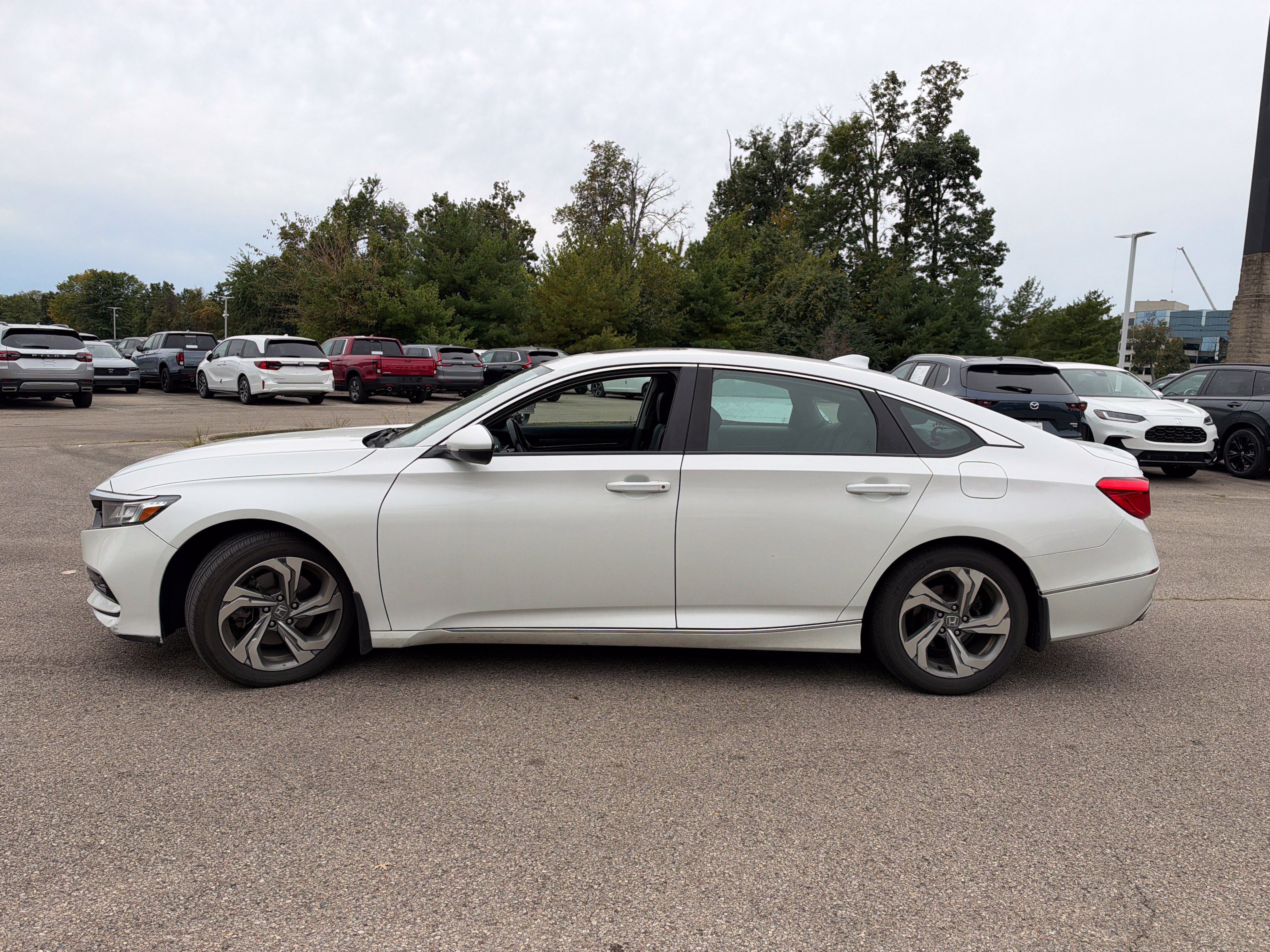 Used 2018 Honda Accord EX-L image 2