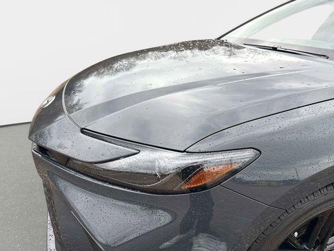 Used 2025 Toyota Camry SE image 9