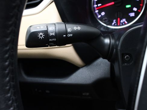 Used 2021 Toyota RAV4 XLE Premium FWD image 24